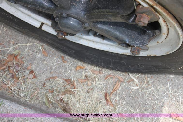 image for item G4231 1988 International S1654 flatbed truck