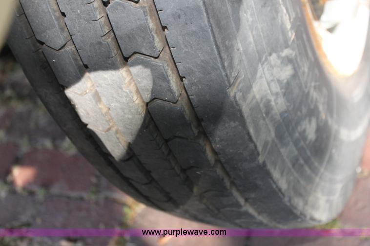 image for item G4231 1988 International S1654 flatbed truck