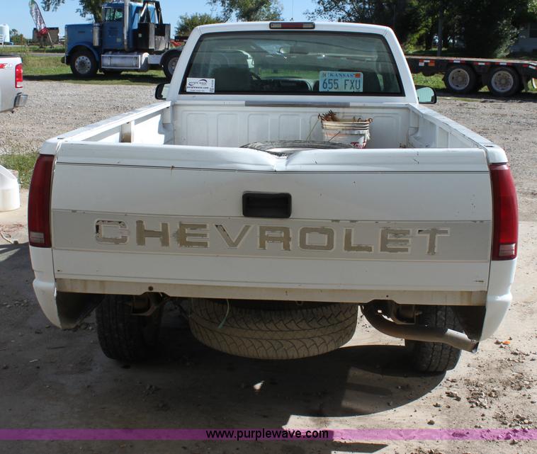 image for item G4234 2000 Chevrolet 2500 Classic pickup truck