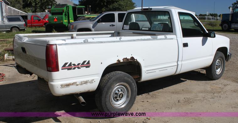 image for item G4234 2000 Chevrolet 2500 Classic pickup truck