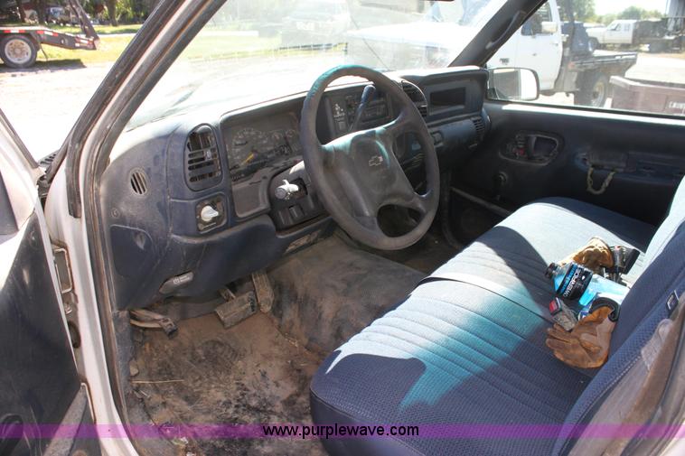 image for item G4234 2000 Chevrolet 2500 Classic pickup truck