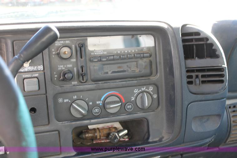 image for item G4234 2000 Chevrolet 2500 Classic pickup truck