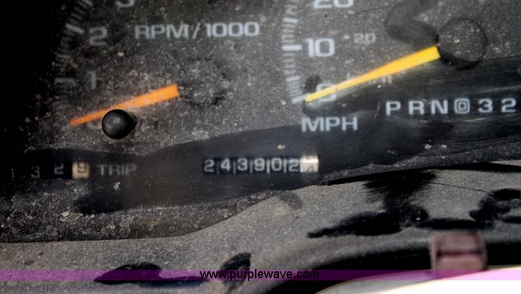 image for item G4234 2000 Chevrolet 2500 Classic pickup truck