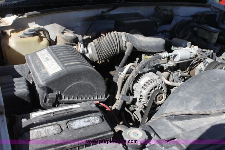 image for item G4234 2000 Chevrolet 2500 Classic pickup truck