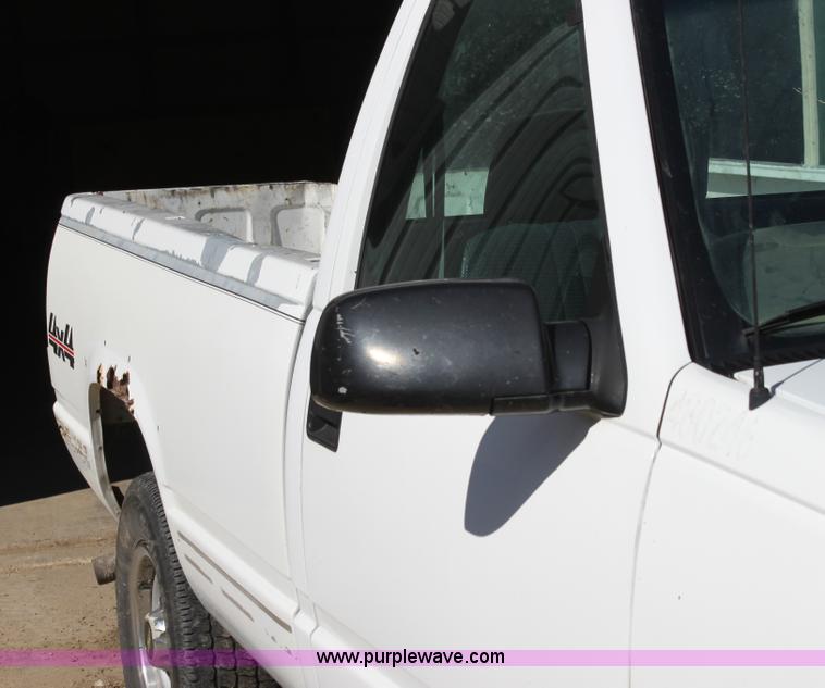 image for item G4234 2000 Chevrolet 2500 Classic pickup truck