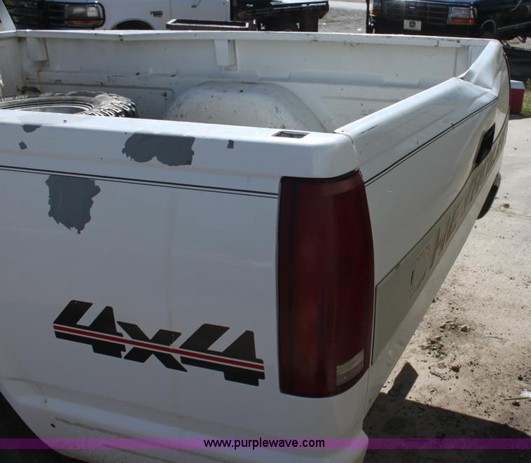 image for item G4234 2000 Chevrolet 2500 Classic pickup truck