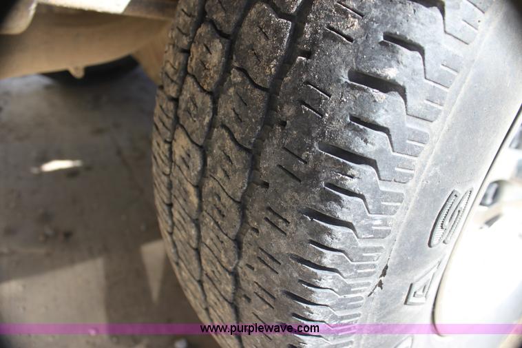 image for item G4234 2000 Chevrolet 2500 Classic pickup truck