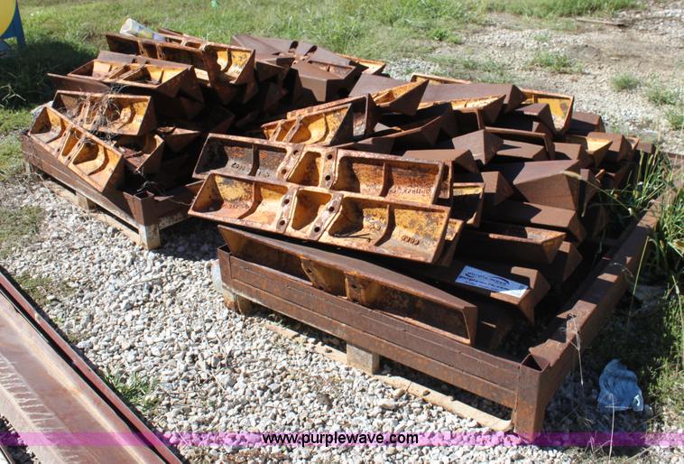 image for item G4235 (86) track pads