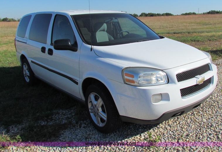 image for item G4243 2005 Chevrolet Uplander van