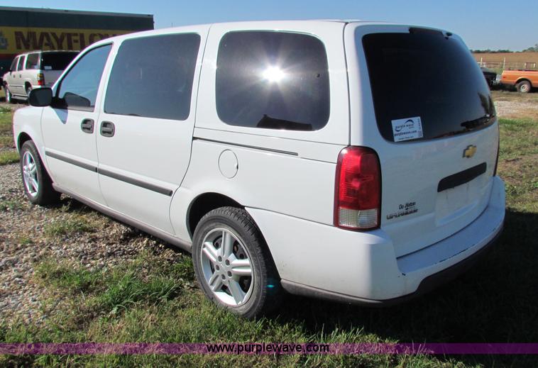 image for item G4243 2005 Chevrolet Uplander van