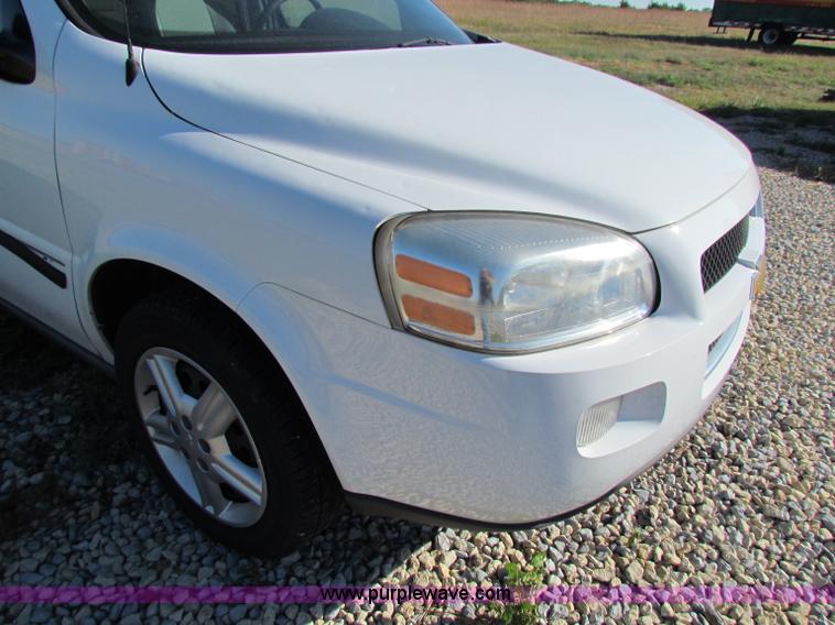 image for item G4243 2005 Chevrolet Uplander van