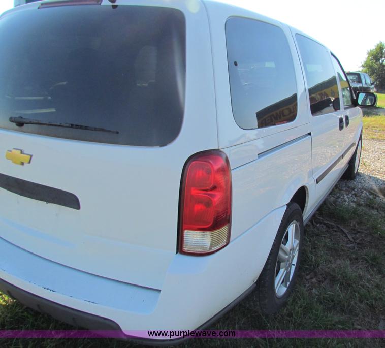 image for item G4243 2005 Chevrolet Uplander van