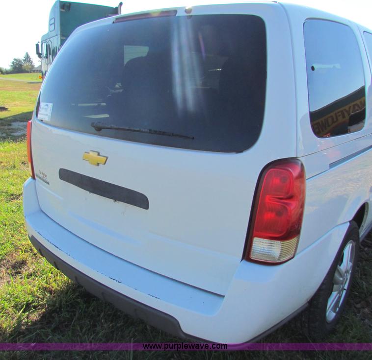 image for item G4243 2005 Chevrolet Uplander van