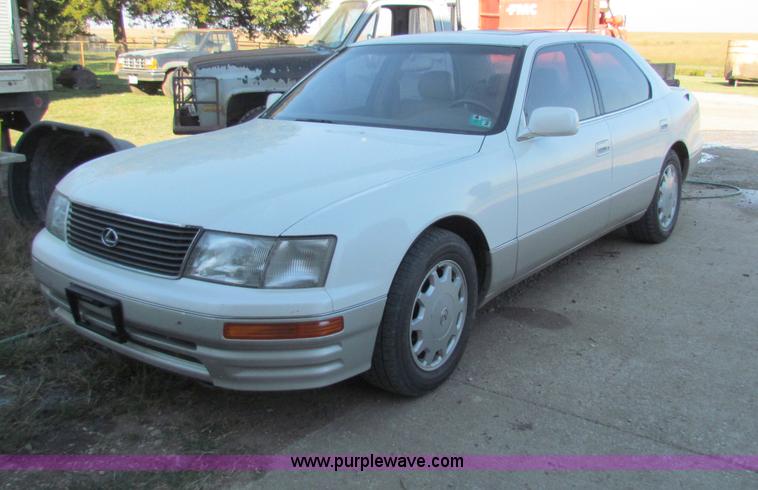 image for item G4244 1995 Lexus LS400