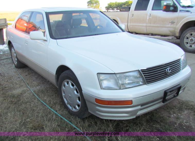 image for item G4244 1995 Lexus LS400