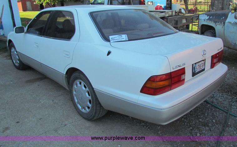 image for item G4244 1995 Lexus LS400