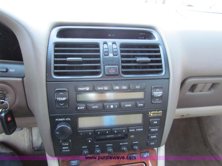 image for item G4244 1995 Lexus LS400