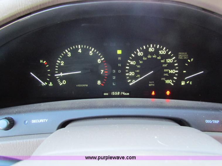 image for item G4244 1995 Lexus LS400