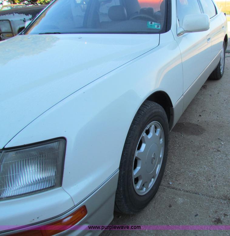 image for item G4244 1995 Lexus LS400