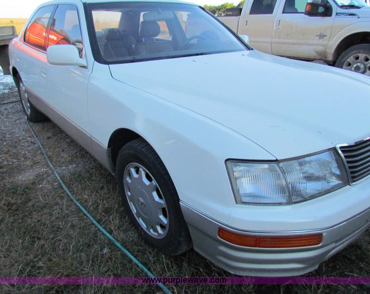 image for item G4244 1995 Lexus LS400