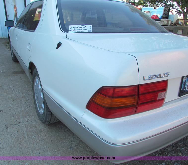 image for item G4244 1995 Lexus LS400