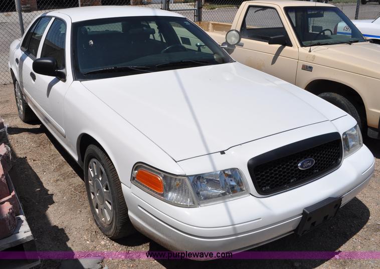 image for item G6063 2006 Ford Crown Victoria Police Interceptor