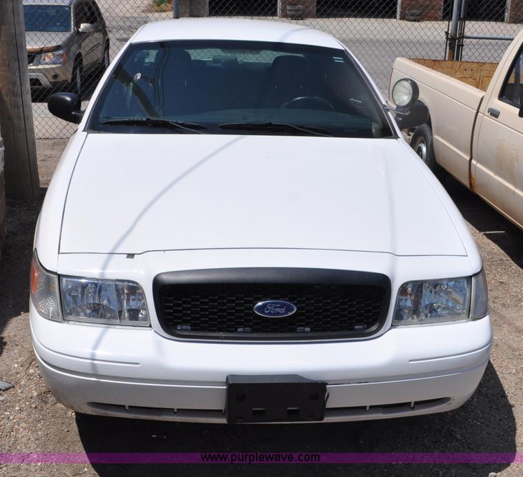 image for item G6063 2006 Ford Crown Victoria Police Interceptor