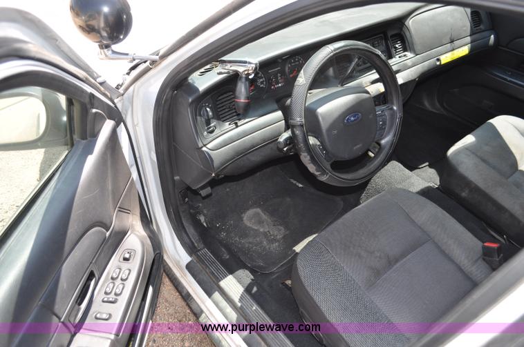 image for item G6063 2006 Ford Crown Victoria Police Interceptor