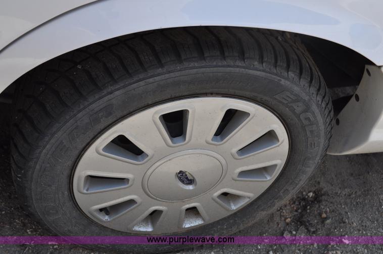 image for item G6063 2006 Ford Crown Victoria Police Interceptor