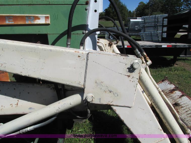 image for item G9409 Oliver 1600 tractor