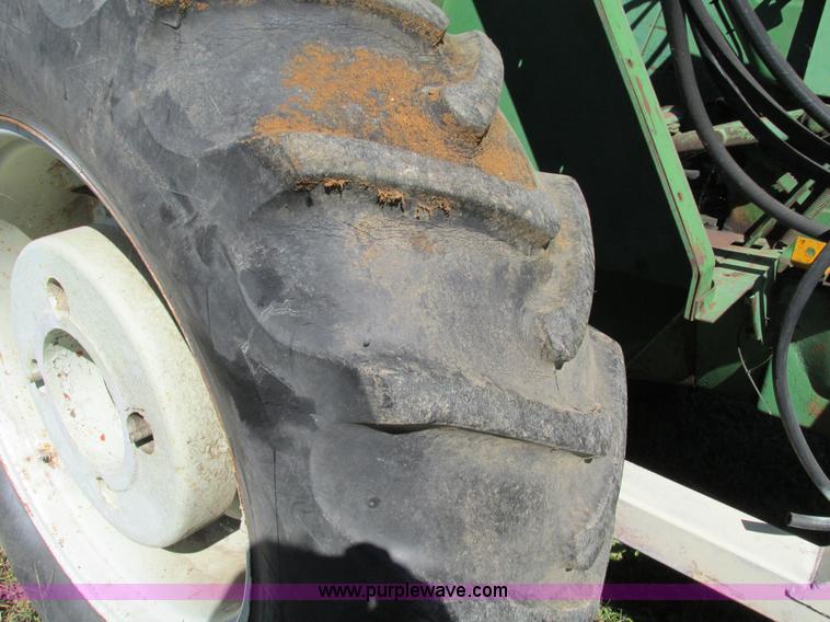 image for item G9409 Oliver 1600 tractor