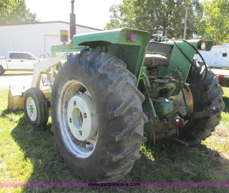 image for item G9409 Oliver 1600 tractor