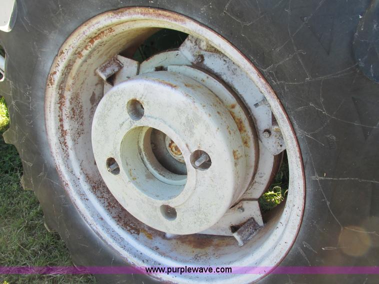 image for item G9409 Oliver 1600 tractor