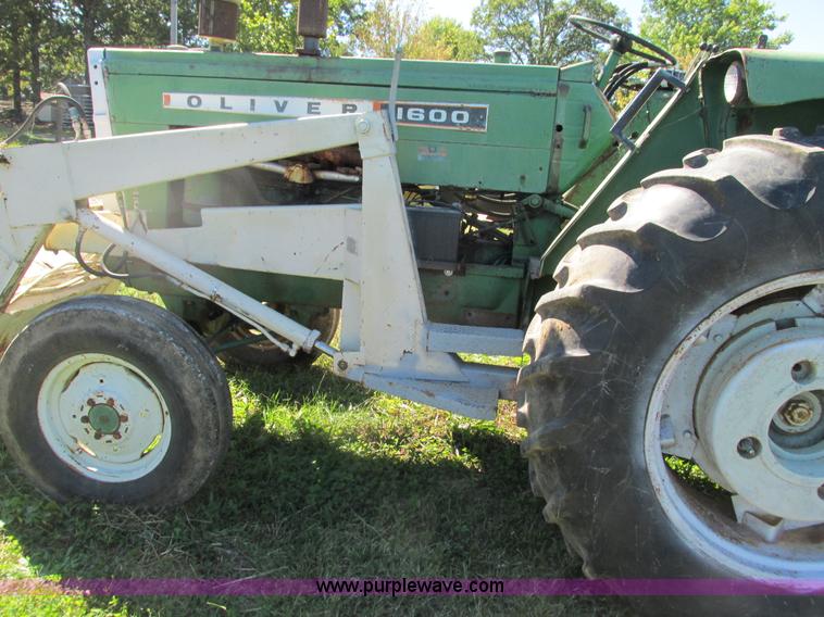 image for item G9409 Oliver 1600 tractor