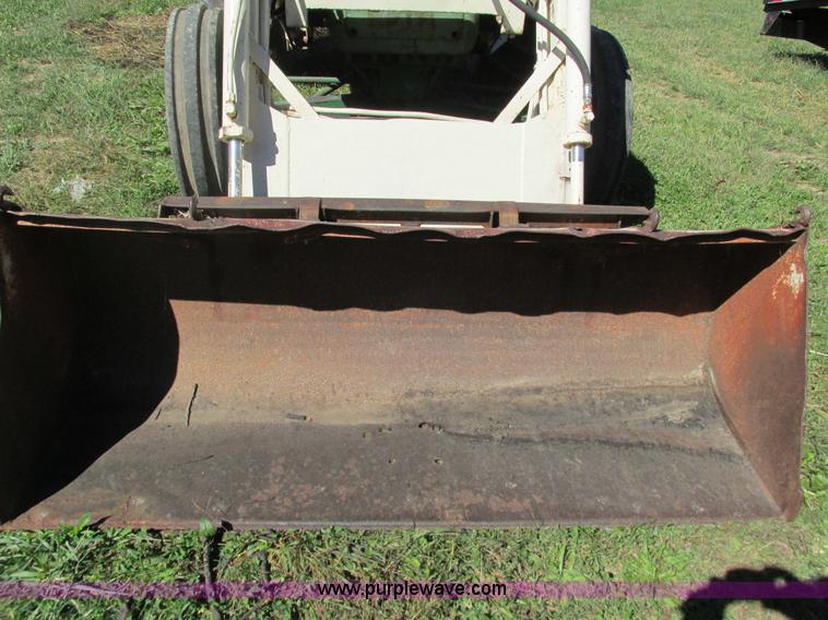 image for item G9409 Oliver 1600 tractor