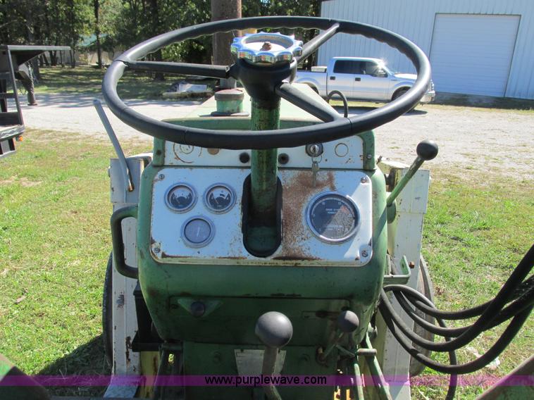 image for item G9409 Oliver 1600 tractor