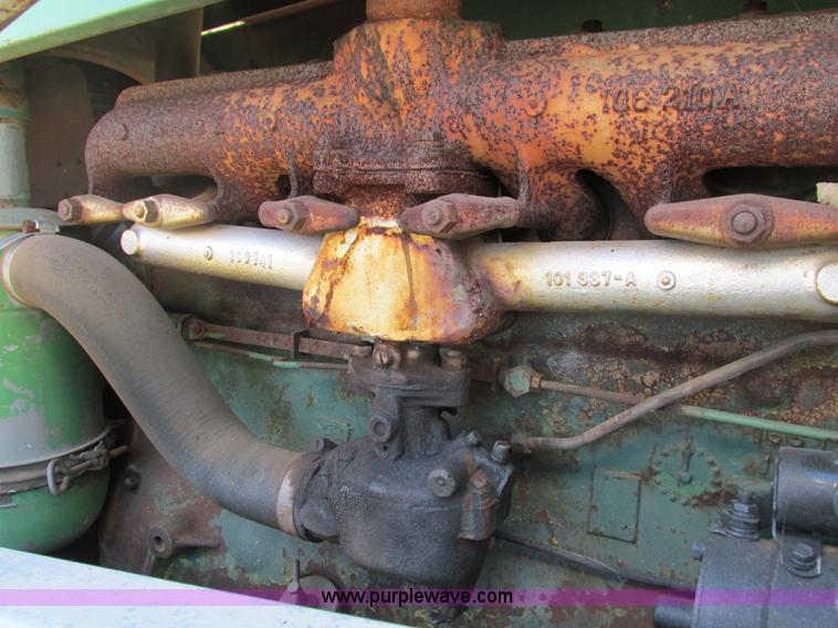 image for item G9409 Oliver 1600 tractor