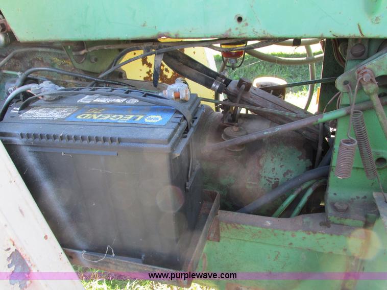 image for item G9409 Oliver 1600 tractor