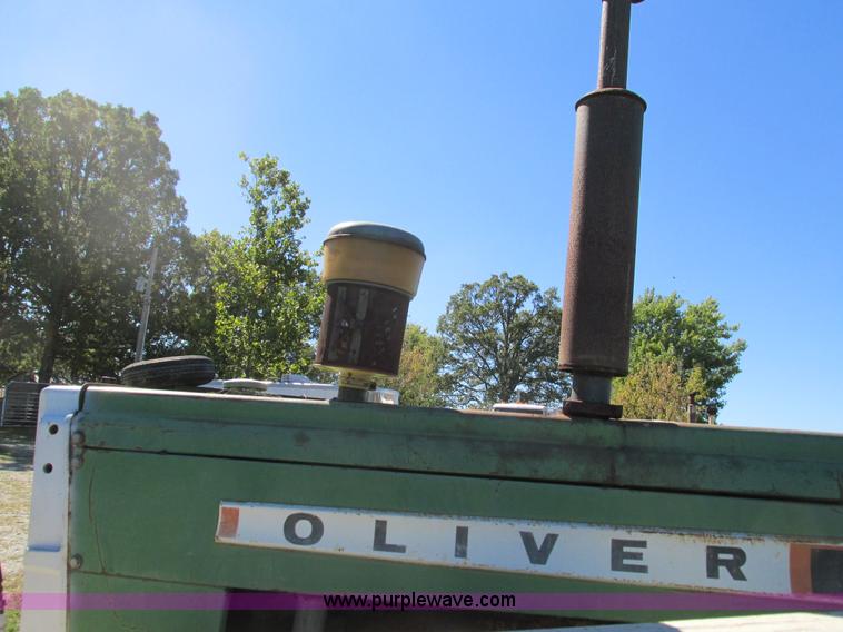 image for item G9409 Oliver 1600 tractor