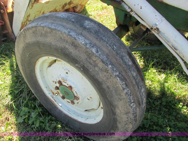 image for item G9409 Oliver 1600 tractor