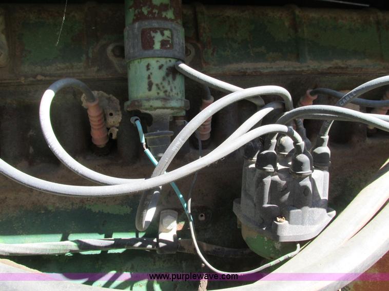 image for item G9409 Oliver 1600 tractor