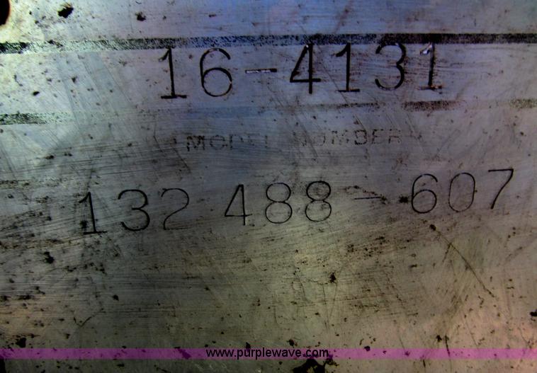 image for item G9409 Oliver 1600 tractor