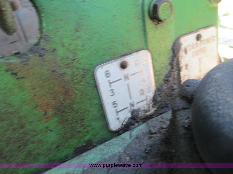 image for item G9409 Oliver 1600 tractor