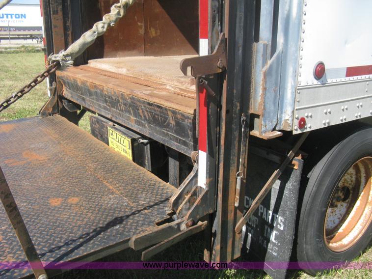 image for item H6278 1990 Fruehauf F889-NF1-28W pup dry van trailer