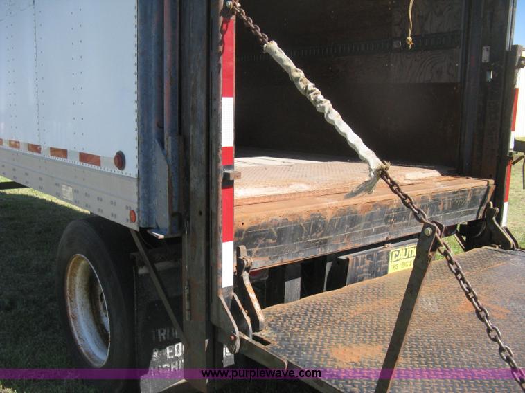 image for item H6278 1990 Fruehauf F889-NF1-28W pup dry van trailer