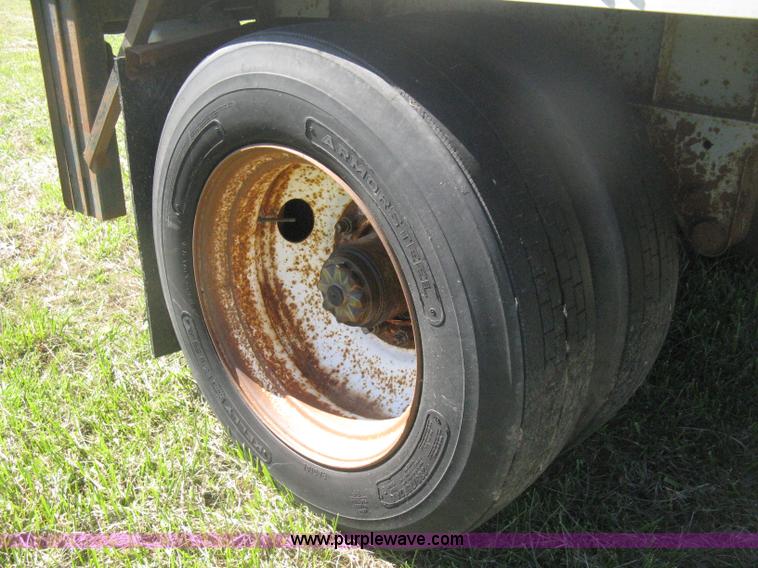 image for item H6278 1990 Fruehauf F889-NF1-28W pup dry van trailer