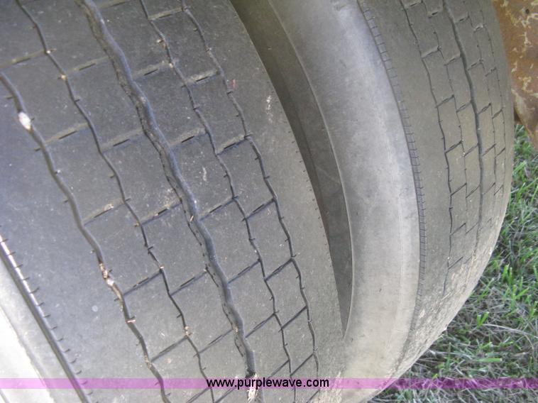 image for item H6278 1990 Fruehauf F889-NF1-28W pup dry van trailer