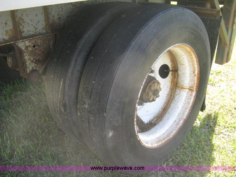 image for item H6278 1990 Fruehauf F889-NF1-28W pup dry van trailer