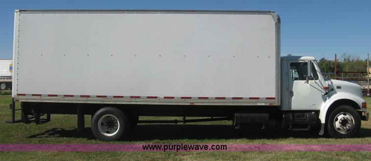 image for item H6279 2001 International 4700 box truck