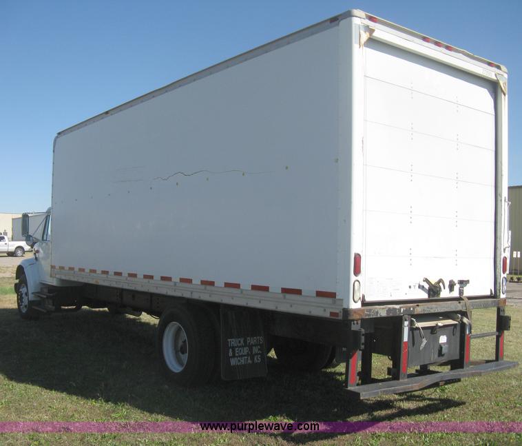 image for item H6279 2001 International 4700 box truck